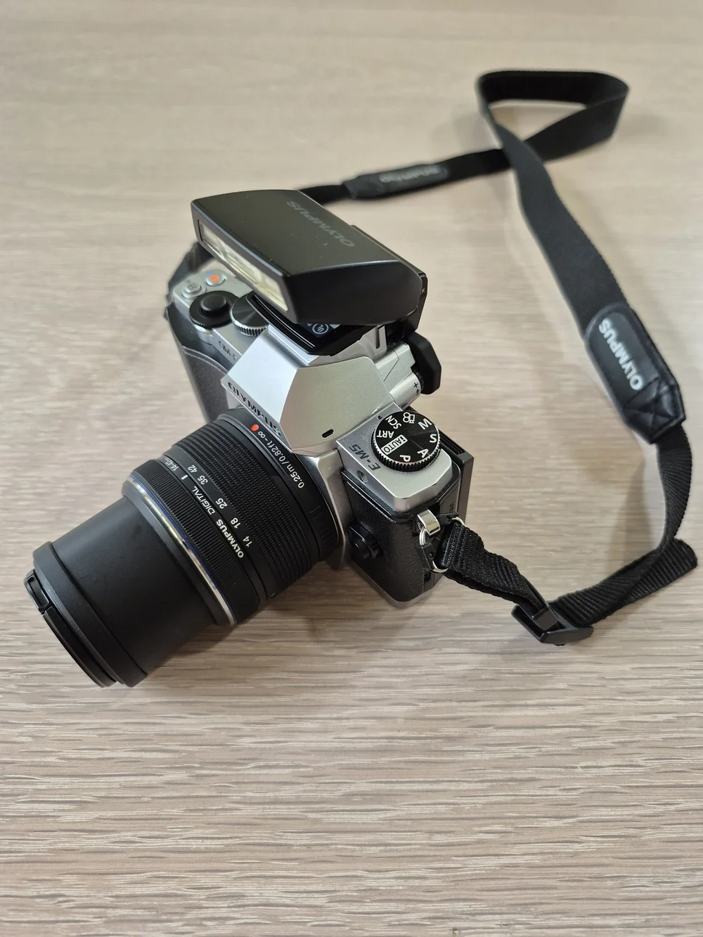 Olympus Om-D E-M5 Mirrorless Camera Kit in Black